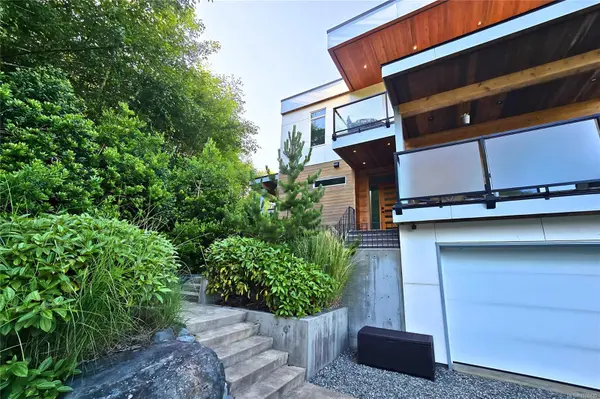 604 Alberto Rd, Tofino, BC V0R 2Z0