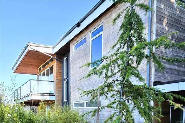 604 Alberto Rd, Tofino, BC V0R 2Z0