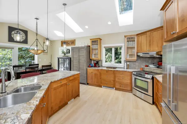 2398 Tanner Ridge Pl, Central Saanich, BC V8Z 7X6