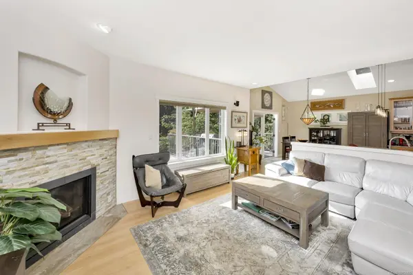 2398 Tanner Ridge Pl, Central Saanich, BC V8Z 7X6