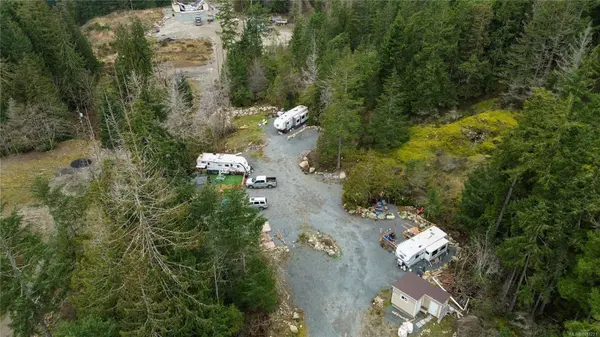 687-689 Shawnigan Lake Rd, Shawnigan Lake, BC V0R 2L0