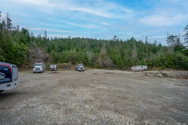 687-689 Shawnigan Lake Rd, Shawnigan Lake, BC V0R 2L0