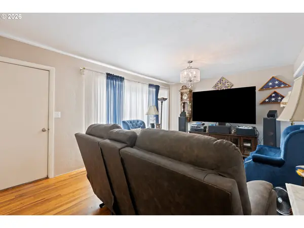 Roseburg, OR 97471,2730 W SANDERS AVE