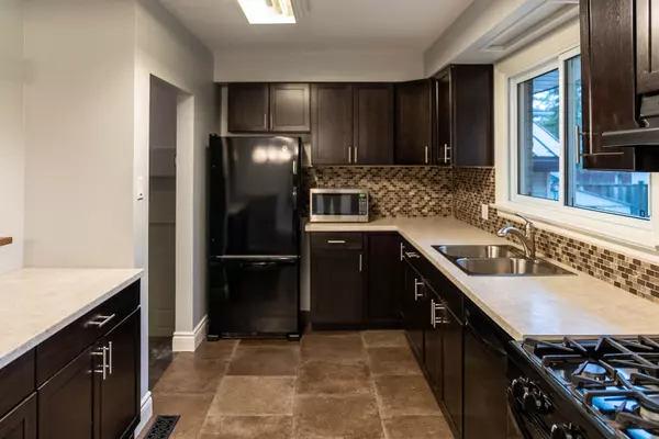 Barrie, ON L4M 2W9,48 Ottaway AVE