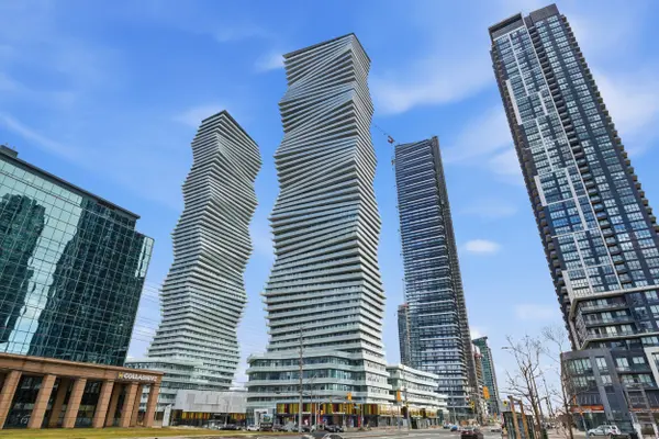 3900 Confederation Pkwy #1811, Mississauga, ON L5B 0M3