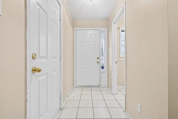 Barrhaven, ON K2J 4P1,206 Beatrice DR