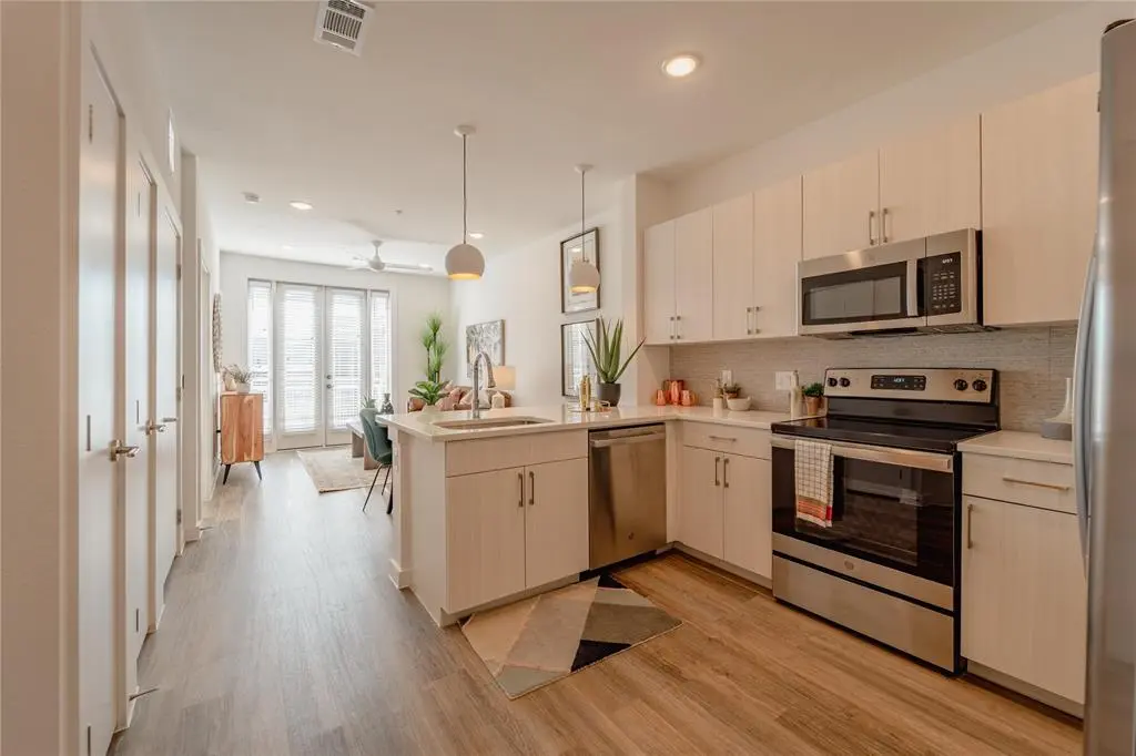 Dallas, TX 75208,105 S Bishop Avenue #105-2211