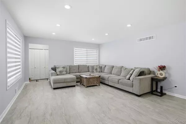 Dearborn Heights, MI 48127,25961 Warrington ST