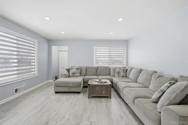 Dearborn Heights, MI 48127,25961 Warrington ST