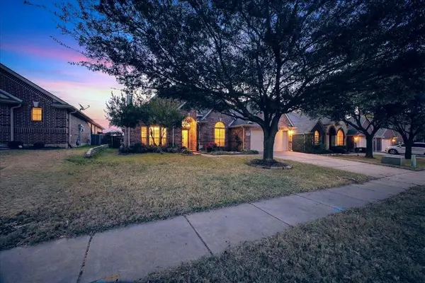 Burleson, TX 76028,829 Greenwood Drive