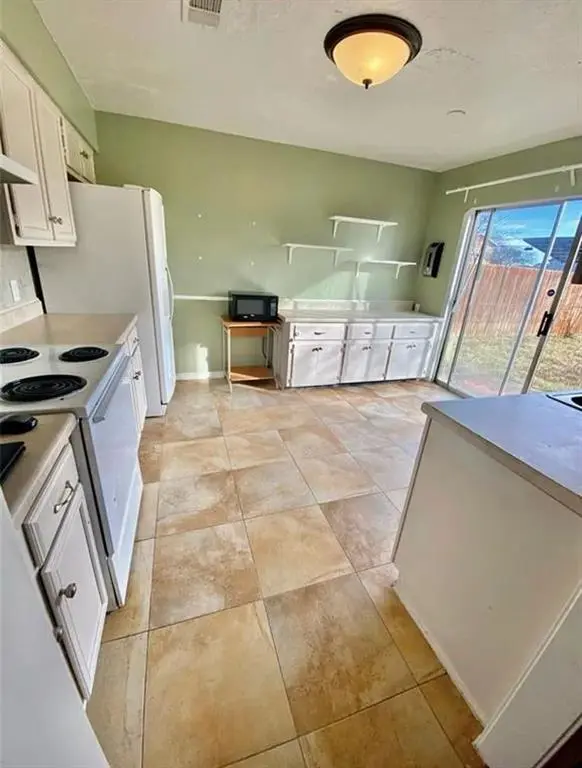 Arlington, TX 76014,2204 Foxcroft Lane