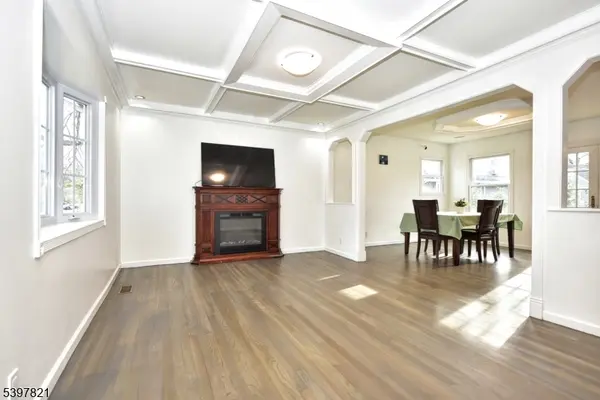 Ridgewood Village, NJ 07450,660 Arcadia Rd