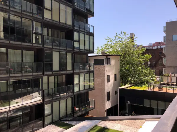 Toronto C01, ON M4Y 1K3,629 King ST W #334