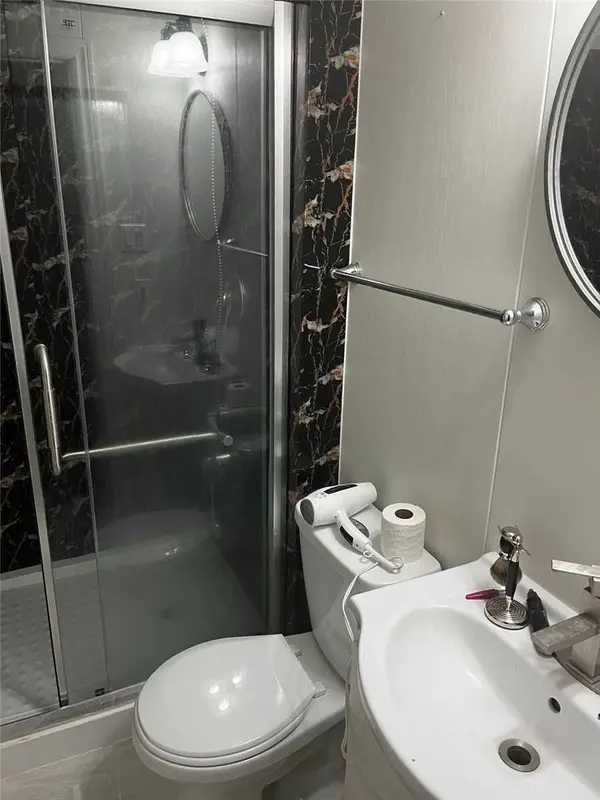 Toronto C14, ON M2M 1Z1,1 Winlock PARK #Main