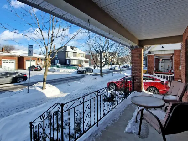 Toronto E03, ON M4J 1X8,125 Aldwych AVE