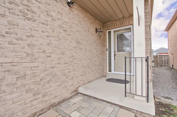 Newmarket, ON L3X 2P6,484 Menczel CRES