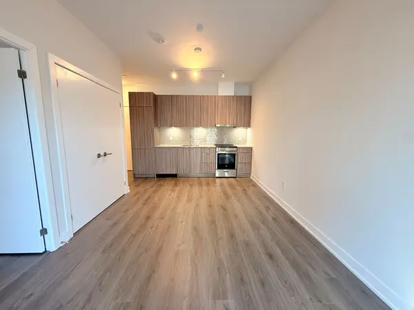 Mississauga, ON L5B 3M8,4130 Parkside Village DR #109