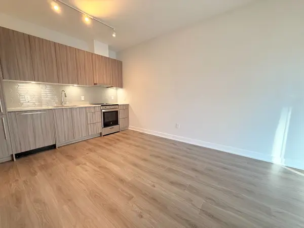 Mississauga, ON L5B 3M8,4130 Parkside Village DR #109