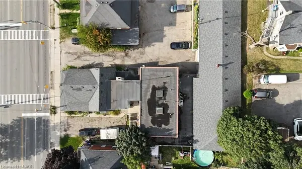 Cambridge, ON N1R 3B9,225 ,229,231 Water ST N