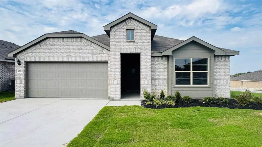 9400 MOUNTAIN PASS Drive, Fort Worth, TX 76108