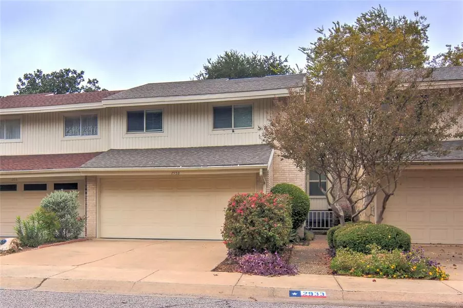 2933 Country Place Circle, Carrollton, TX 75006