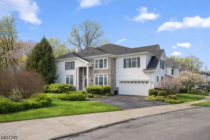 48 Bovensiepen Ct, Roseland Boro, NJ 07068