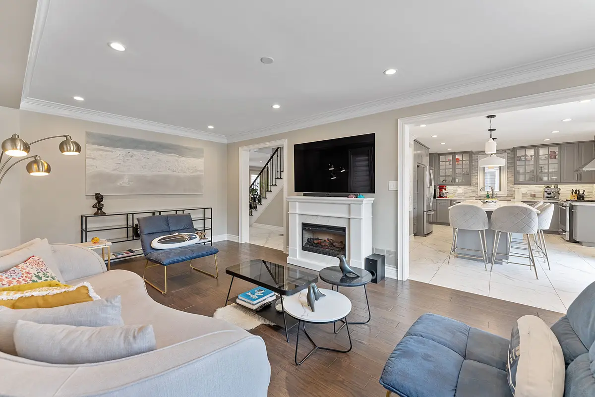 Oakville, ON L6H 5T1,2057 Peak PL