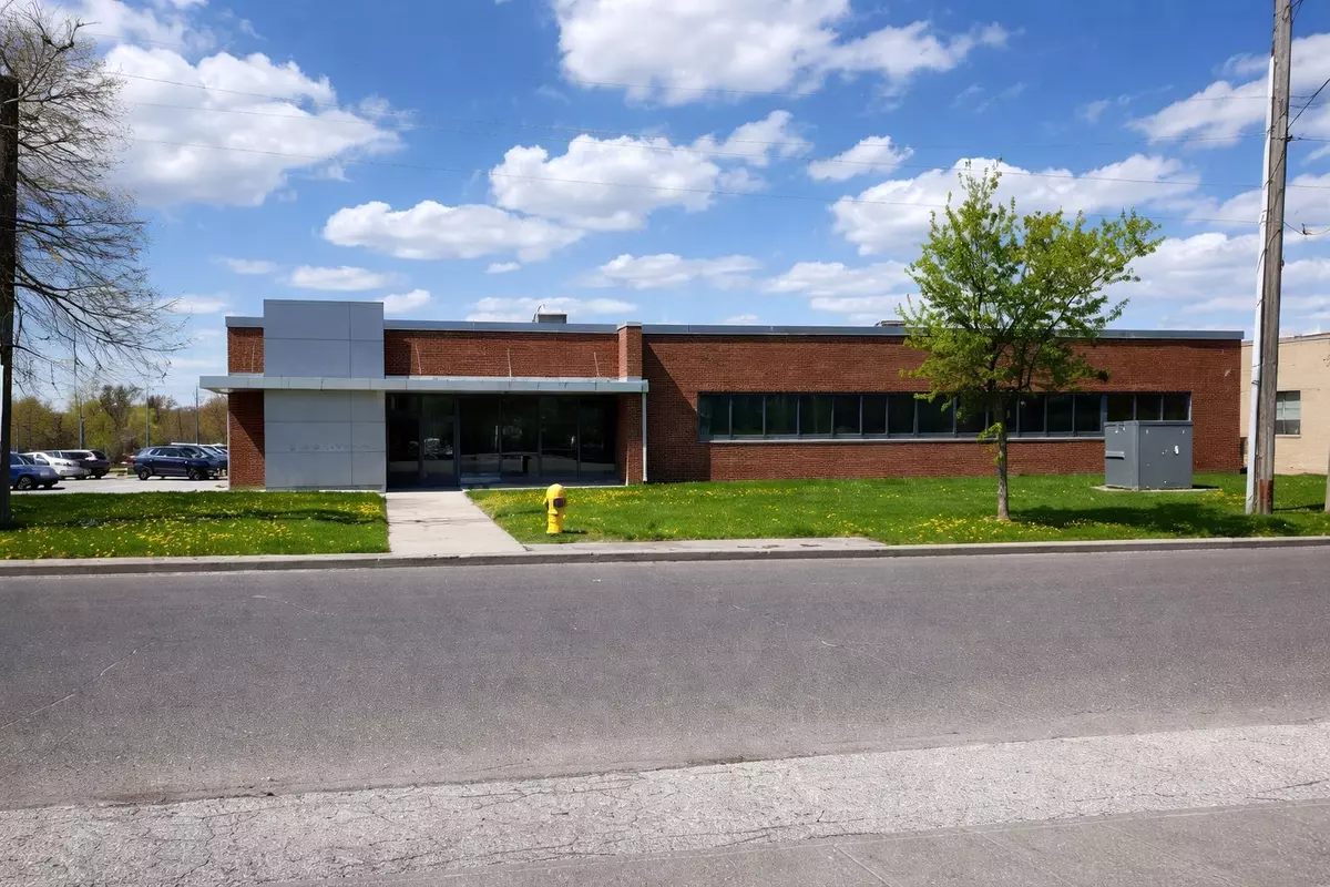 Toronto W04, ON M6B 1P5,90 Wingold AVE #6-7