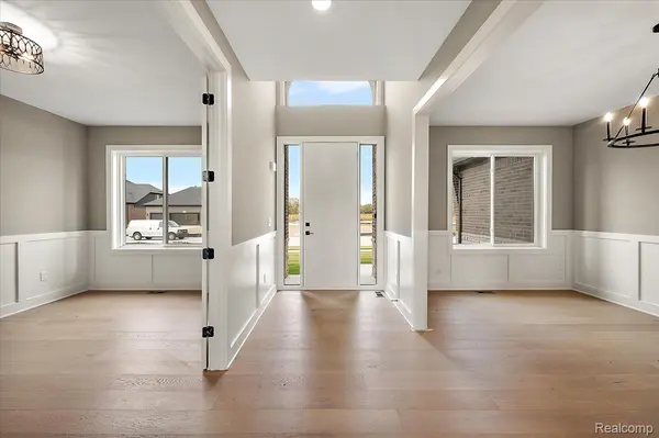 24166 Sawgrass DR, Macomb Township, MI 48042