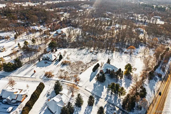 Milford, MI 48381,1253 Hunter CT