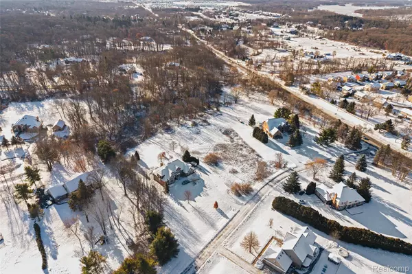 Milford, MI 48381,1253 Hunter CT