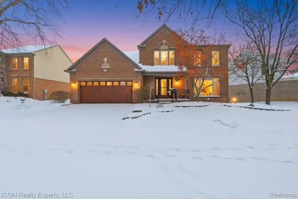 1869 Midchester Dr DR, West Bloomfield Charter Township, MI 48324