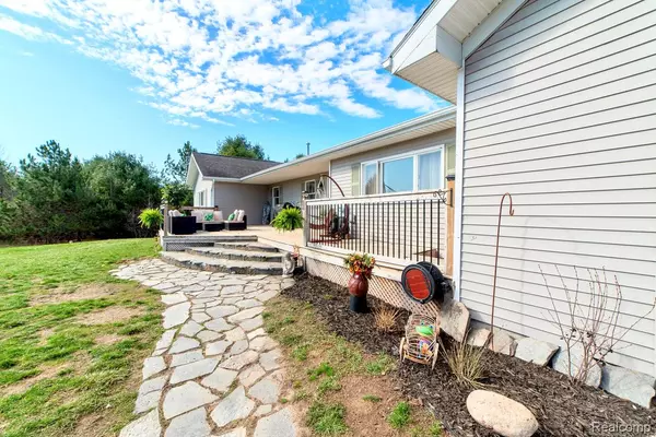 5200 Blue Heron LN, Cheboygan, MI 49721