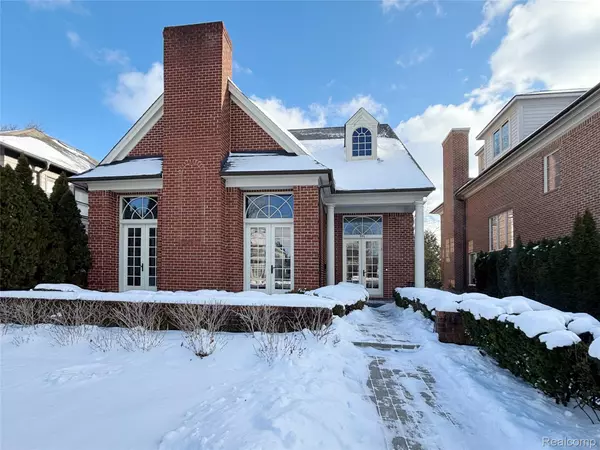 995 Pierce ST, Birmingham, MI 48009