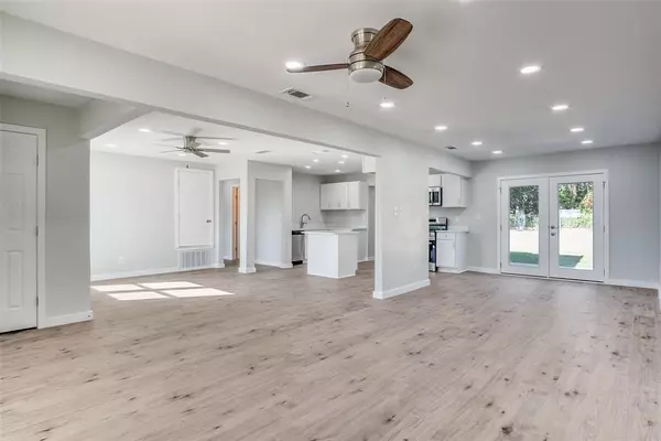 Granbury, TX 76048,107 N Cherry Lane