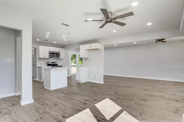 Granbury, TX 76048,107 N Cherry Lane