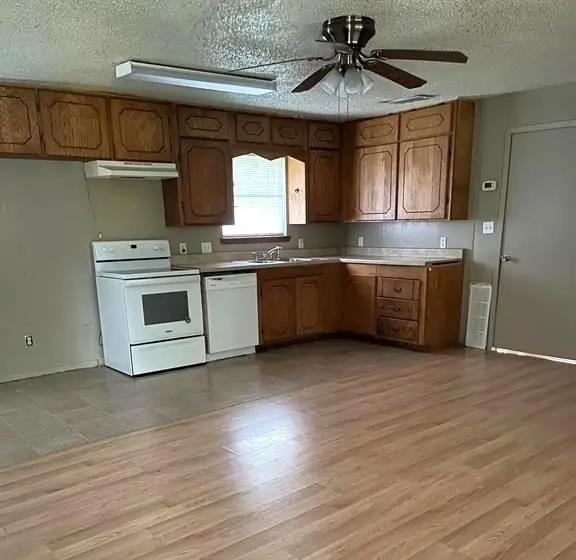 316 Kaufman, Mount Vernon, TX 75457