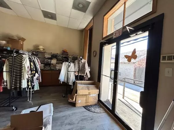 Denison, TX 75020,210 W Main