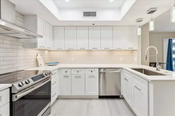 Dallas, TX 75225,5909 Luther Lane #1002