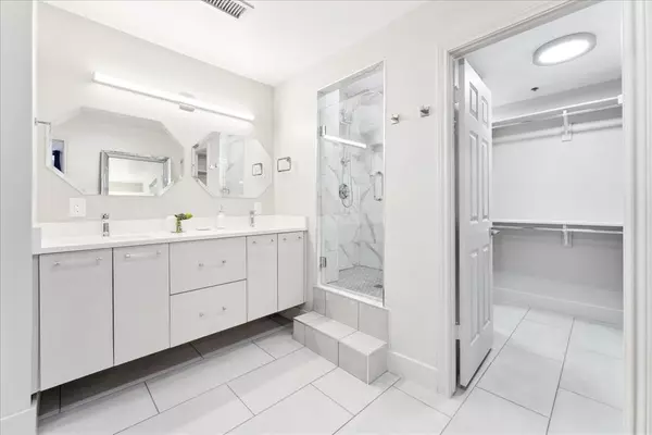 Dallas, TX 75225,5909 Luther Lane #1002