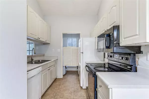 Dallas, TX 75248,5981 Arapaho #1106