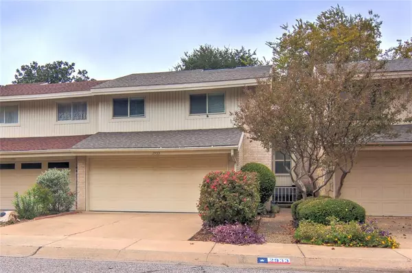 2933 Country Place Circle, Carrollton, TX 75006