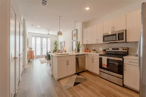 105 S Bishop Avenue #227-1215, Dallas, TX 75208