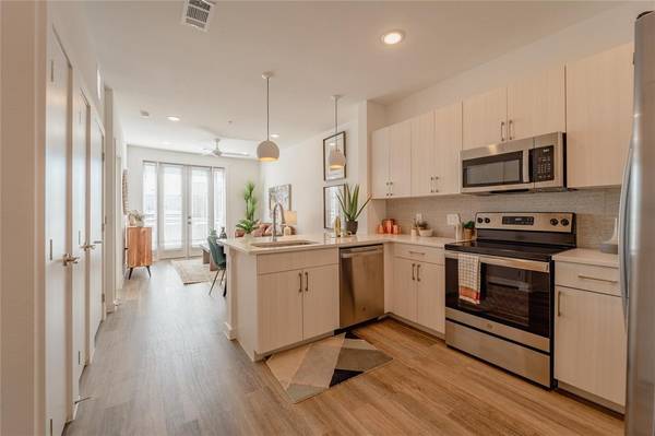 105 S Bishop Avenue #227-1215, Dallas, TX 75208