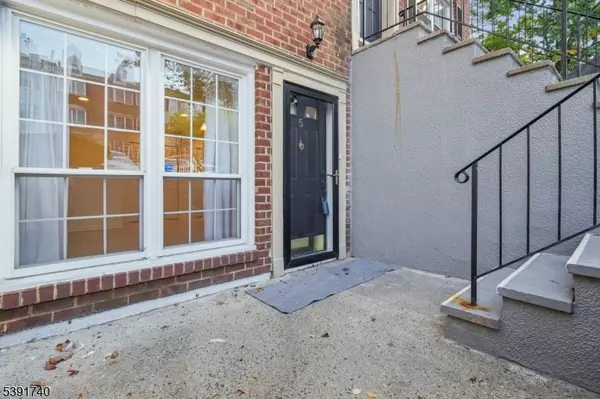 Newark City, NJ 07103,5 Rider Ct