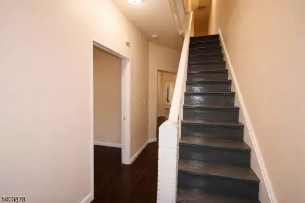 Newark City, NJ 07103,184 S 6Th St