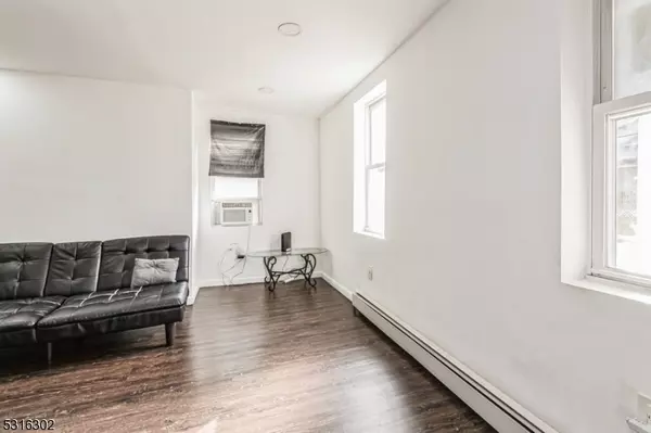 Bound Brook Boro, NJ 08805,261 W Main St