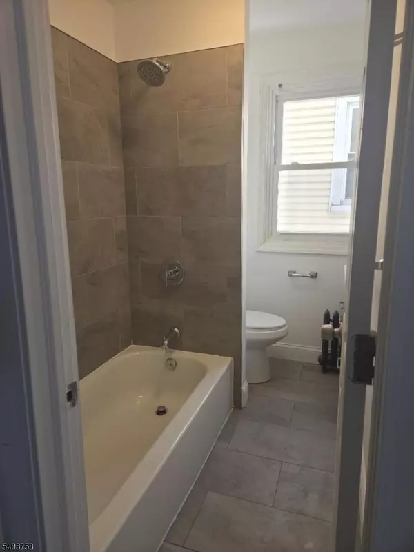 East Orange City, NJ 07018,54 Arsdale Ter #2