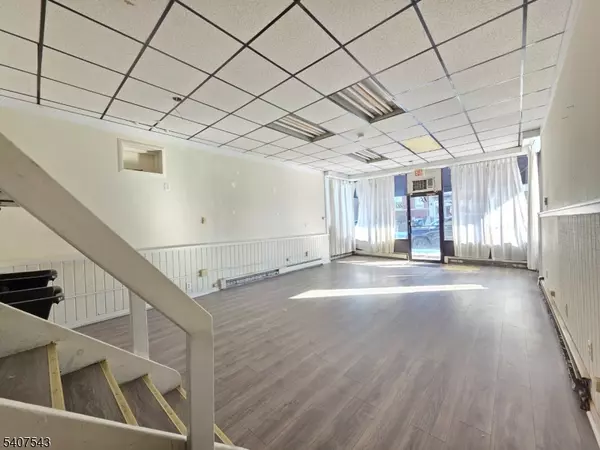 Linden City, NJ 07036,15 E Price St