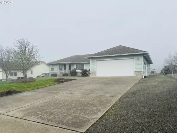 Roseburg, OR 97471,210 PALOMINO AVE